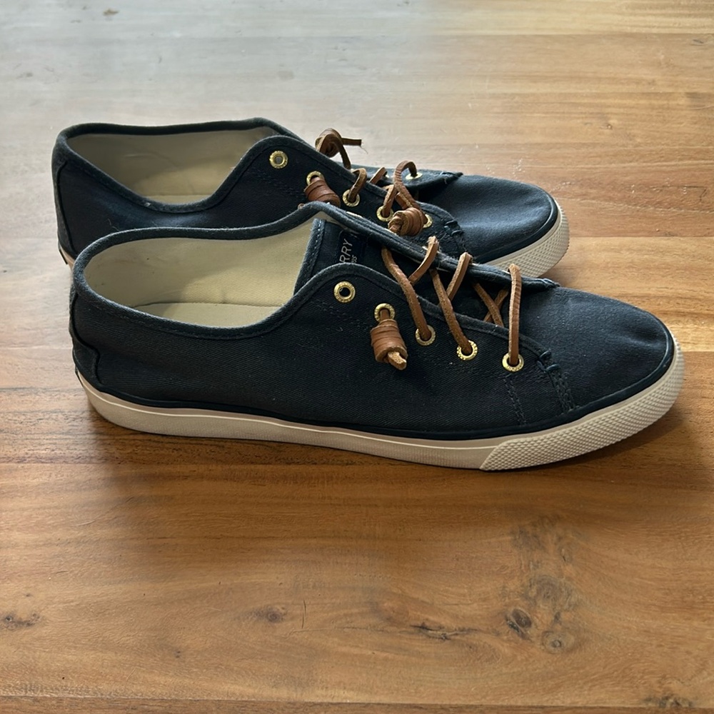 Women’s Navy Blue Sperry Top-Sider boat shoes size 10